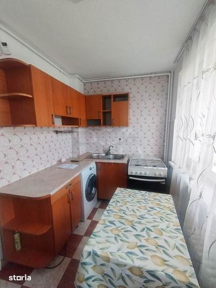 Apartament cu 3 camere semidecomandat, mobilat în Iancului