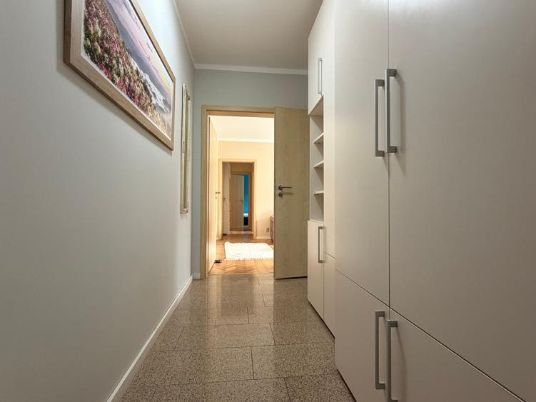 Apartament cu 3 camere semidecomandat în Olimpia-Stadion