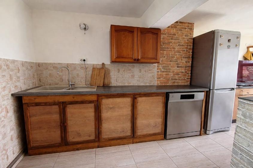 Casă individuală cu 5 camere cu Teren 3568 Mp în Budieni