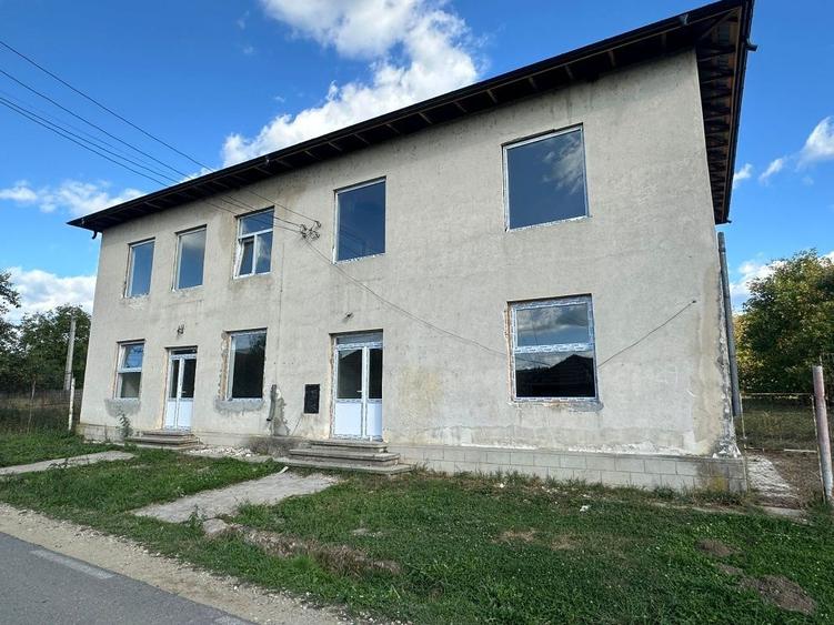 Casă cu 4 camere în Mihăești