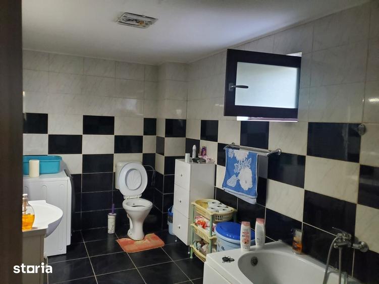 Casă cu 6 camere cu Teren 370 Mp în Valu lui Traian