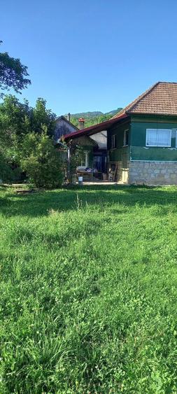 Casă cu 3 camere cu Teren 2588 Mp în Central