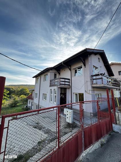 Casă cu 8 camere cu Teren 500 Mp în Iris