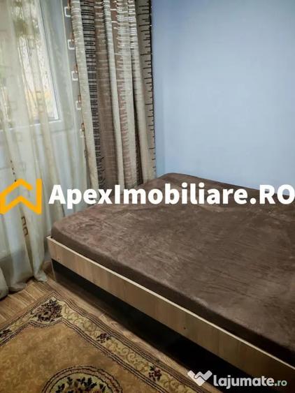 Apartament cu 3 camere decomandat în Tei