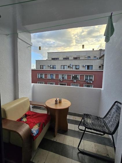 Apartament cu 3 camere decomandat în Calea Victoriei