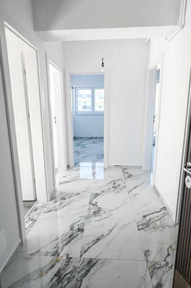 Apartament cu 3 camere decomandat în Cristian