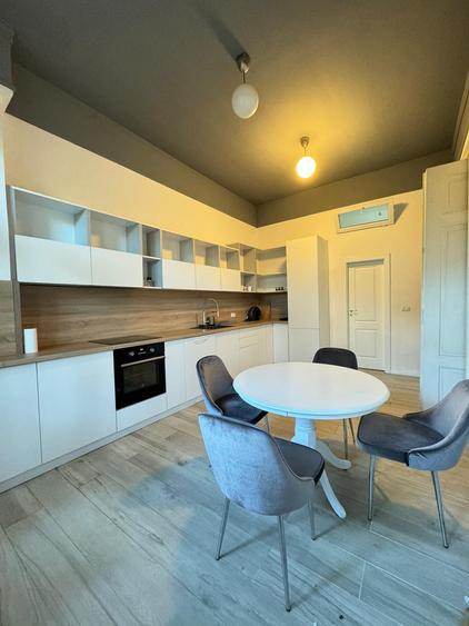 De închiriat ap cu 4 camere în zona centrală, disponibil din 10 OCTOMBRIE - 21