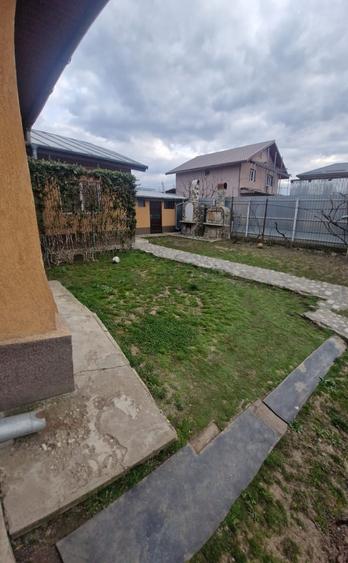 Casă individuală cu 6 camere cu Canalizare în Central