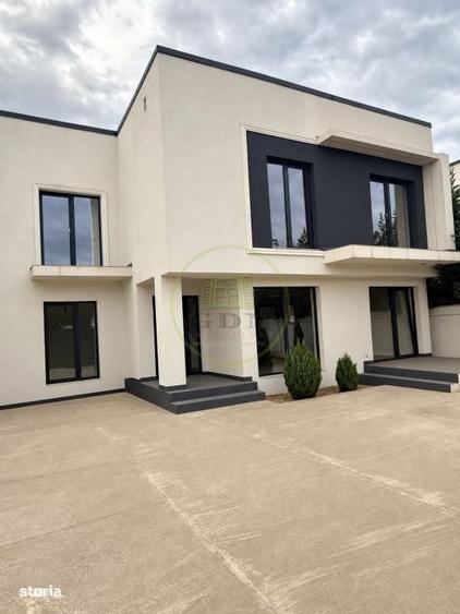 Casă cu 4 camere cu Teren 250 Mp în Malu Mare