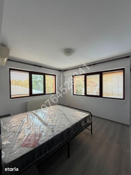 Apartament cu 3 camere semidecomandat în Obor