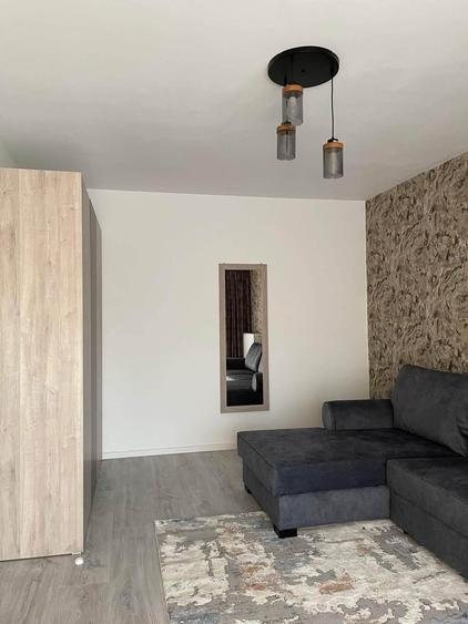 Apartament cu 2 camere decomandat, mobilat în Tractorul