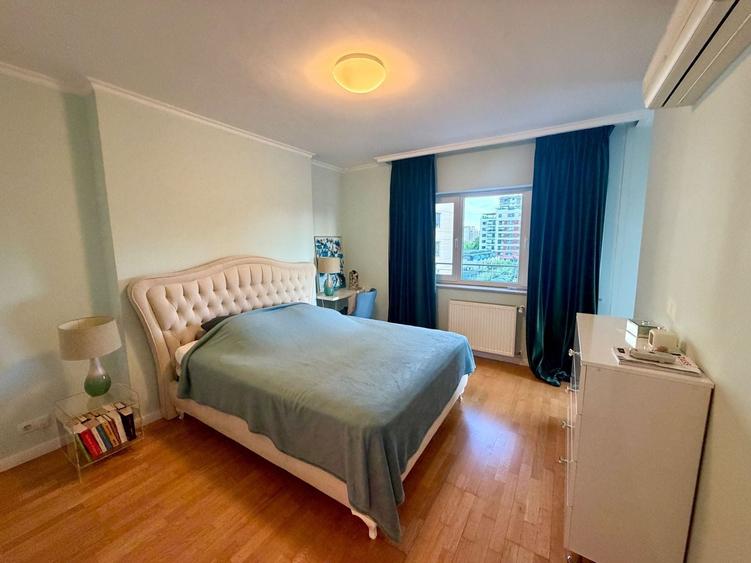 Apartament cu 3 camere decomandat în Tei