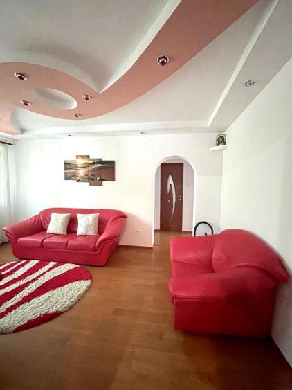 Apartament cu 3 camere semidecomandat în Central