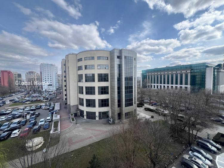 Penthouse cu 5 camere decomandat în Unirii