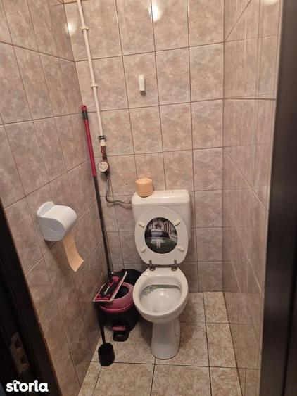 Apartament cu 3 camere semidecomandat, mobilat în Titan