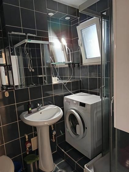 Apartament decomandat, mobilat în Pajura
