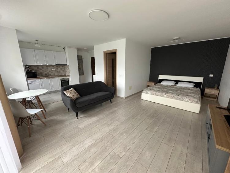 Apartament cu 2 camere decomandat în Tractorul