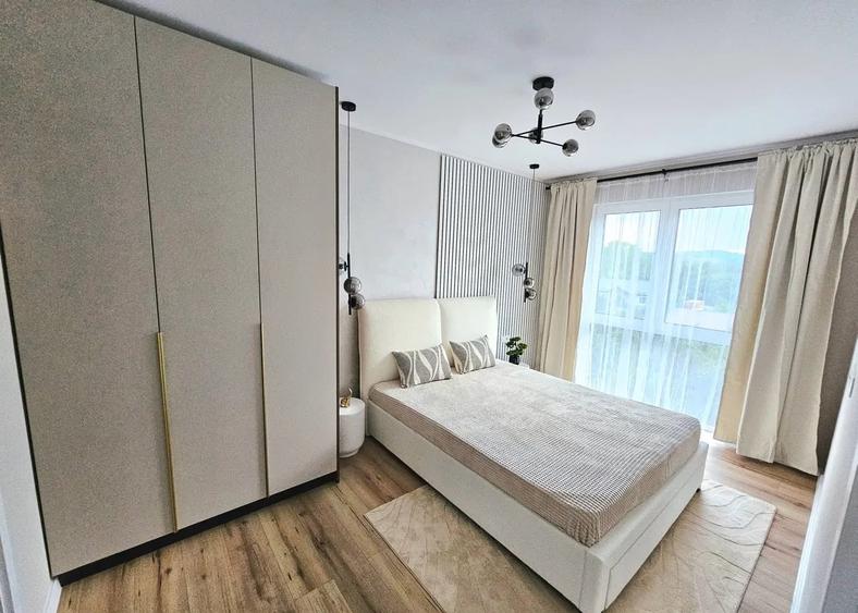 Apartament cu 3 camere semidecomandat, mobilat în Florești