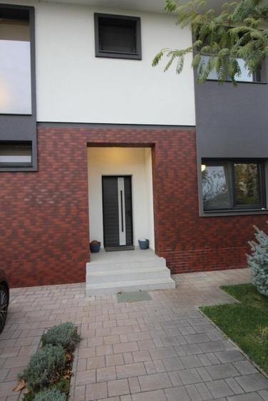 Casă cu 5 camere cu Teren 600 Mp în Corbeanca