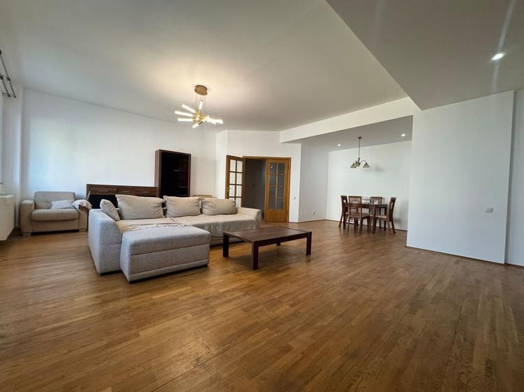 Apartament cu 3 camere decomandat, mobilat în Unirii