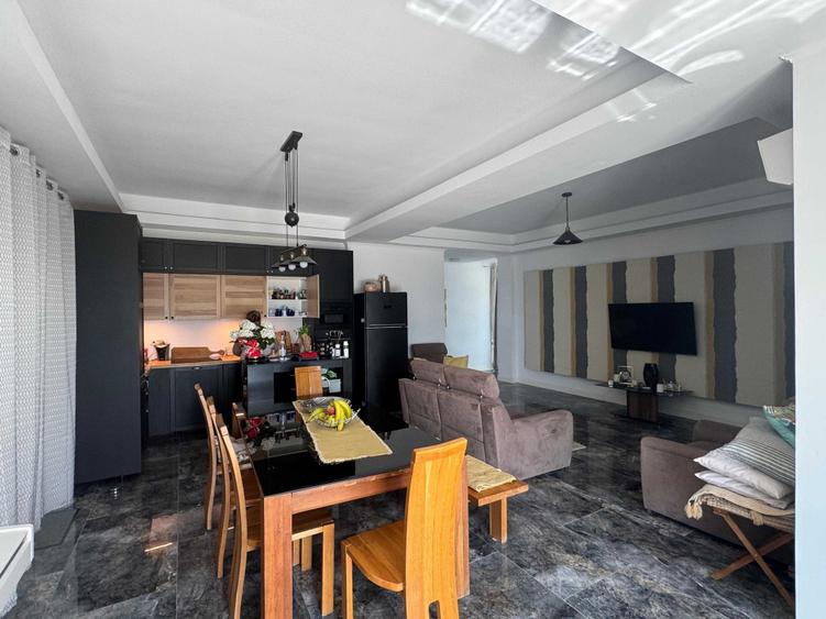 Apartament cu 4 camere decomandat, mobilat în Exterior Vest