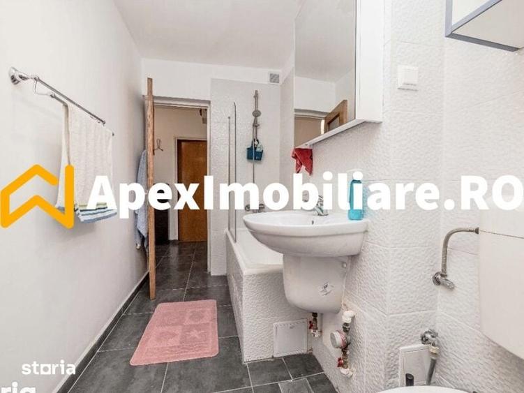 Apartament cu 3 camere decomandat în Titan