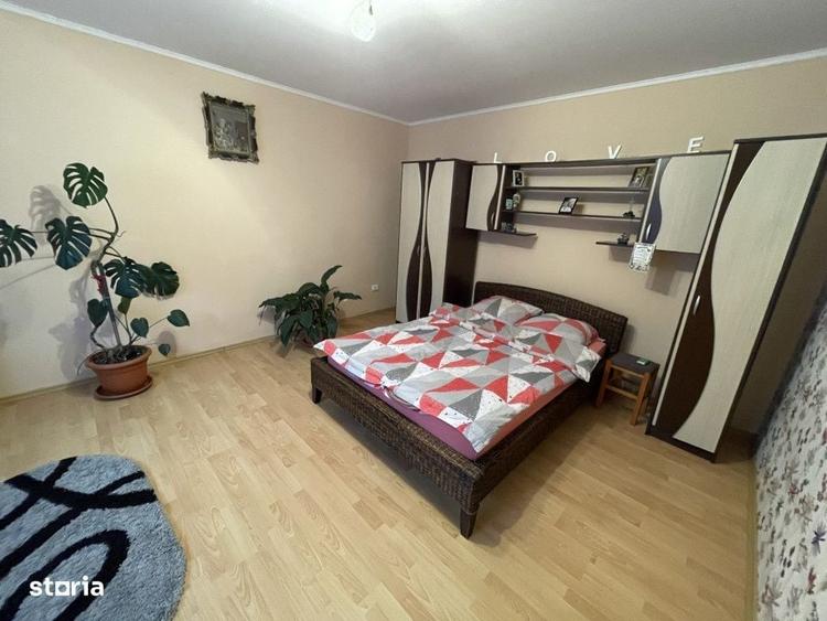 Casa cu doua apartamente si curte zona Turnisor - 2