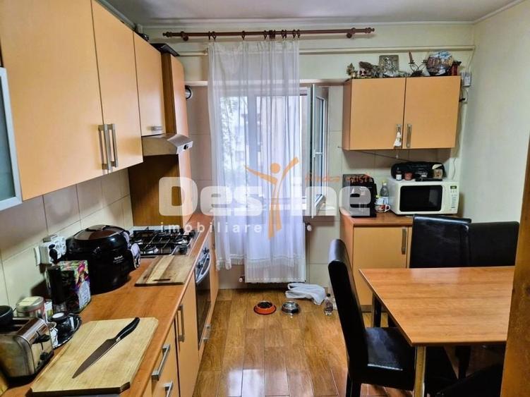 Apartament cu 3 camere decomandat, mobilat în Ultracentral