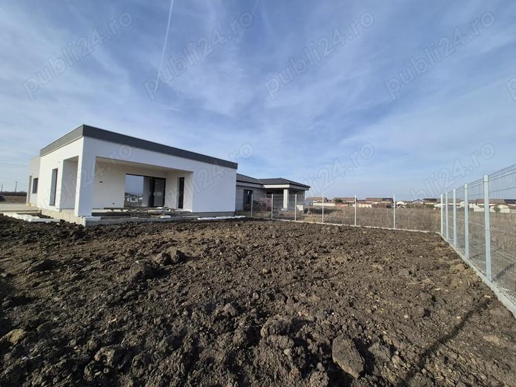 Casă cu 4 camere cu Teren 430 Mp în Vladimirescu