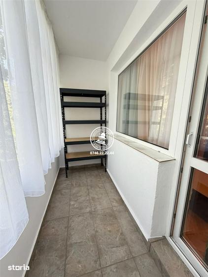 Apartament cu 3 camere în Podu Roș