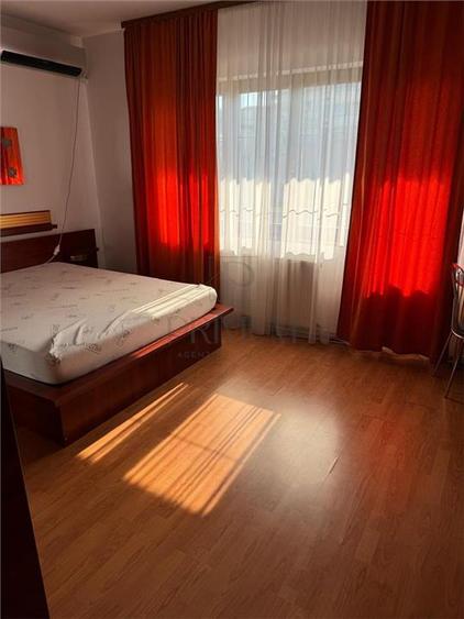 Apartament cu 3 camere decomandat în Medicină