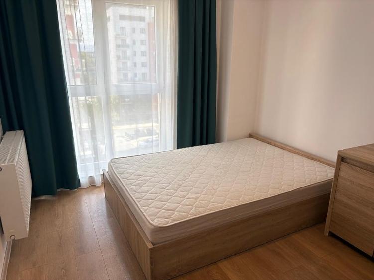 Apartament cu 3 camere decomandat, mobilat în Tractorul