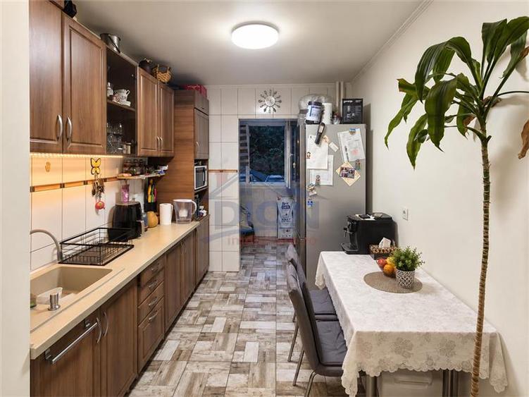 Apartament cu 4 camere semidecomandat în Dristor