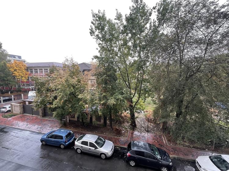 Apartament cu 3 camere decomandat în Muncii
