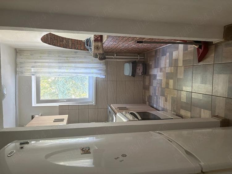 Apartament cu 3 camere semidecomandat în Trivale
