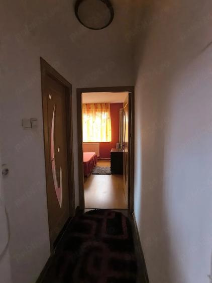 Apartament cu 3 camere decomandat în Horia