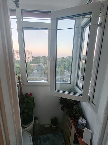 Apartament cu 2 camere semidecomandat în Berceni