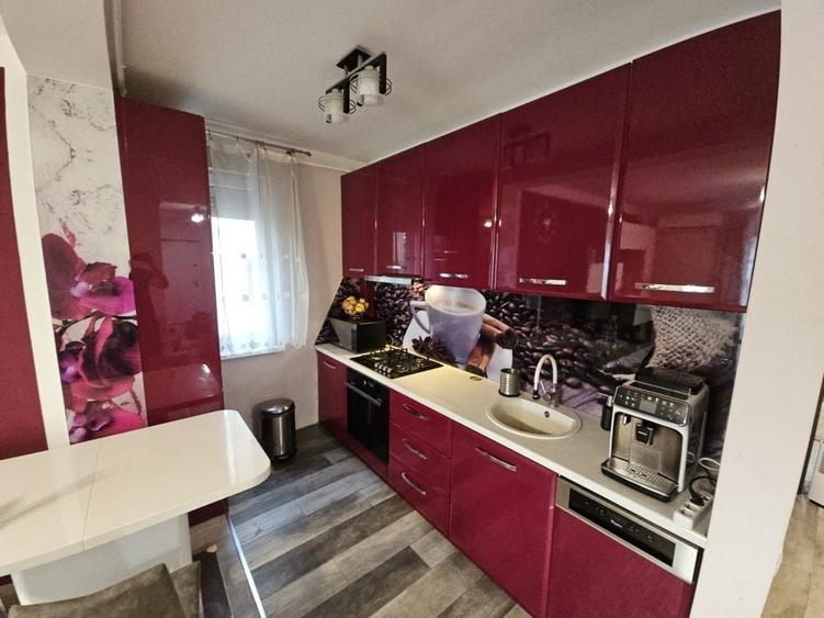 Apartament cu 3 camere decomandat în Giroc
