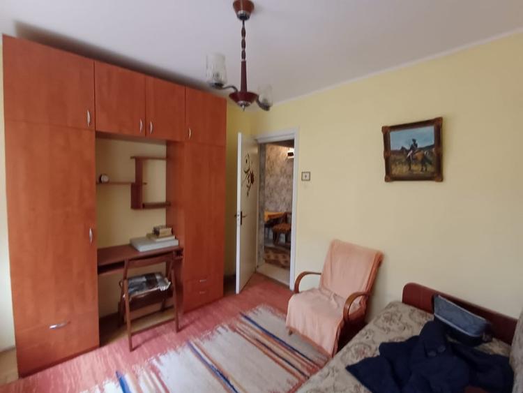 Apartament cu 3 camere semidecomandat, mobilat în Tătărași