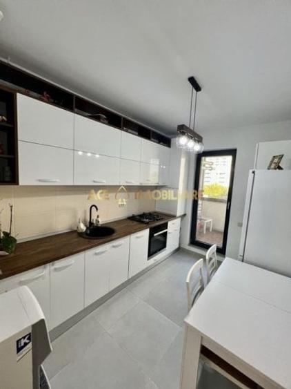 Apartament cu 3 camere decomandat, mobilat în Drumul Taberei