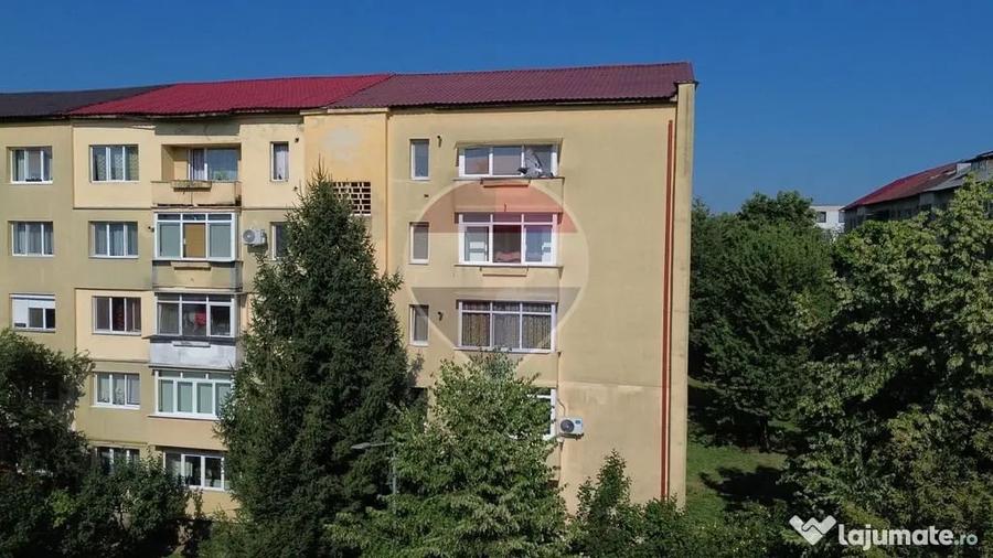 Apartament cu 3 camere decomandat în Săsar