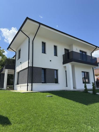 Casă cu 4 camere în Valea Adâncă