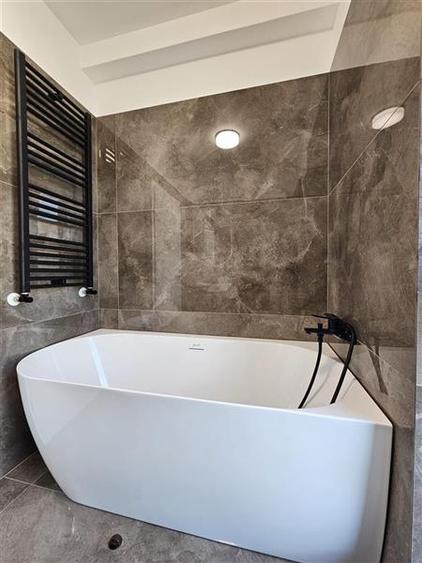 Duplex cu 5 camere cu Canalizare în Florești