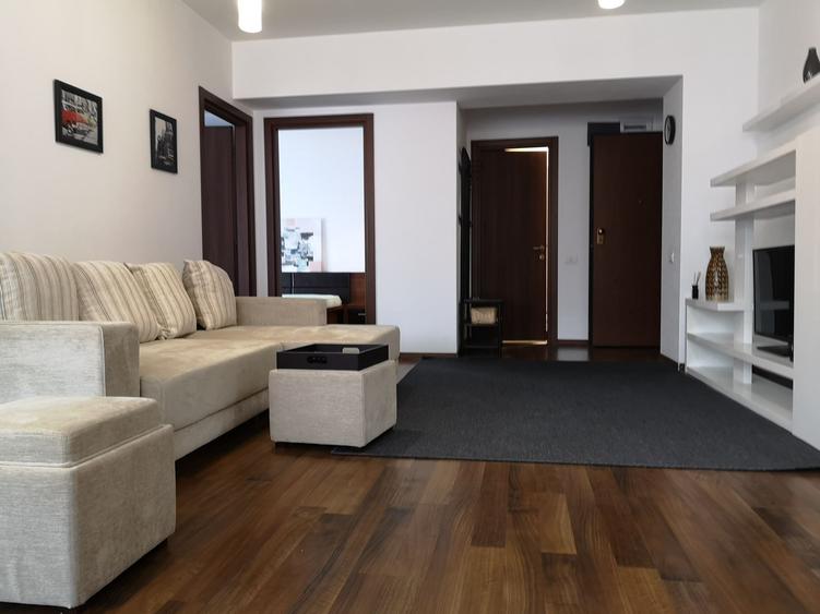 Apartament cu 3 camere semidecomandat în Pipera