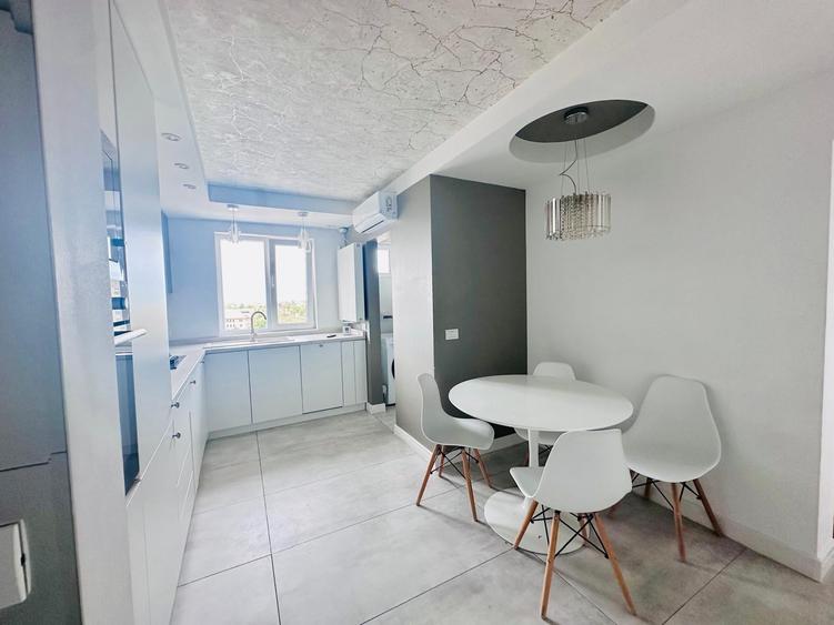 Apartament cu 3 camere semidecomandat, mobilat în Central