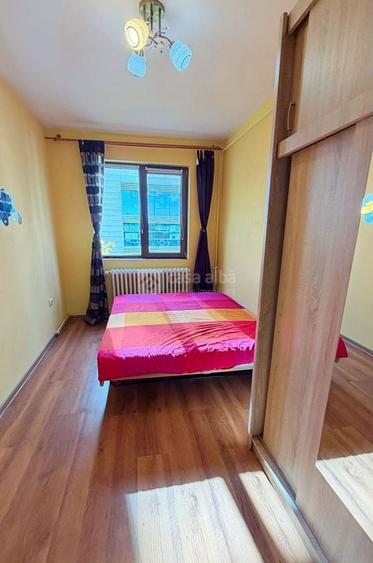Apartament cu 3 camere decomandat, mobilat în Podu Roș