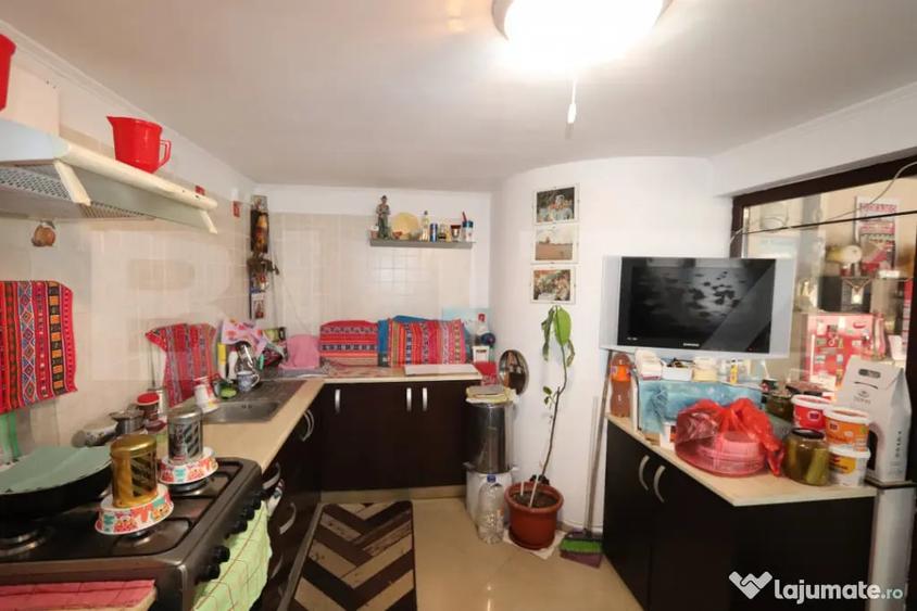 Casă cu 4 camere cu Teren 986 Mp în Central