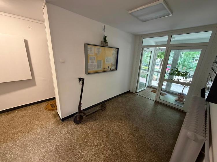 Apartament cu 3 camere semidecomandat în Titan