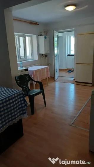 Casă cu 4 camere cu Teren 200 Mp în Apărătorii Patriei