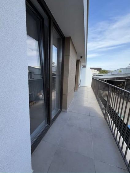 Apartament de vanzare semidecomandat ,2 camere 53mp , zona E - 6